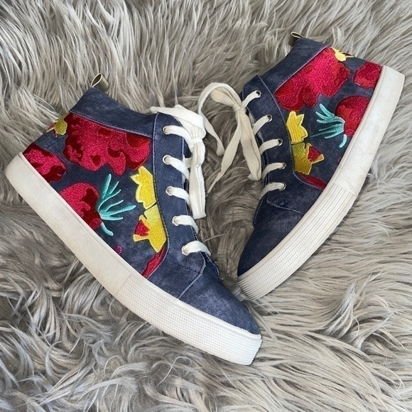 EUC Kenneth Cole New York Kam Hightop Floral Embroidered Sneakers Size 6 - Picture 2 of 8